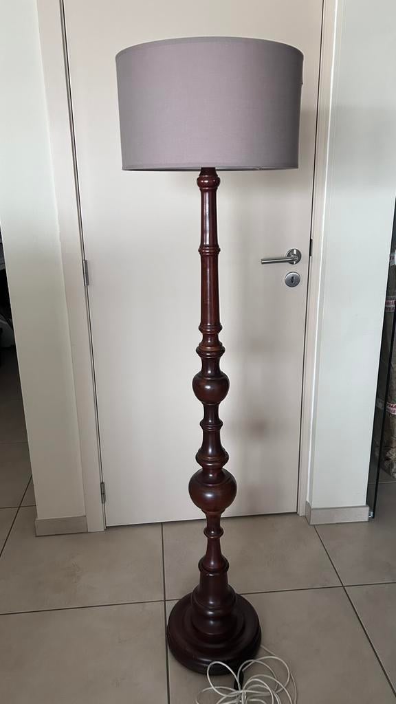 Staande lamp met houten voet en 2 stoffen kappen, Huis en Inrichting, Ophalen, Zo goed als nieuw, Hout
