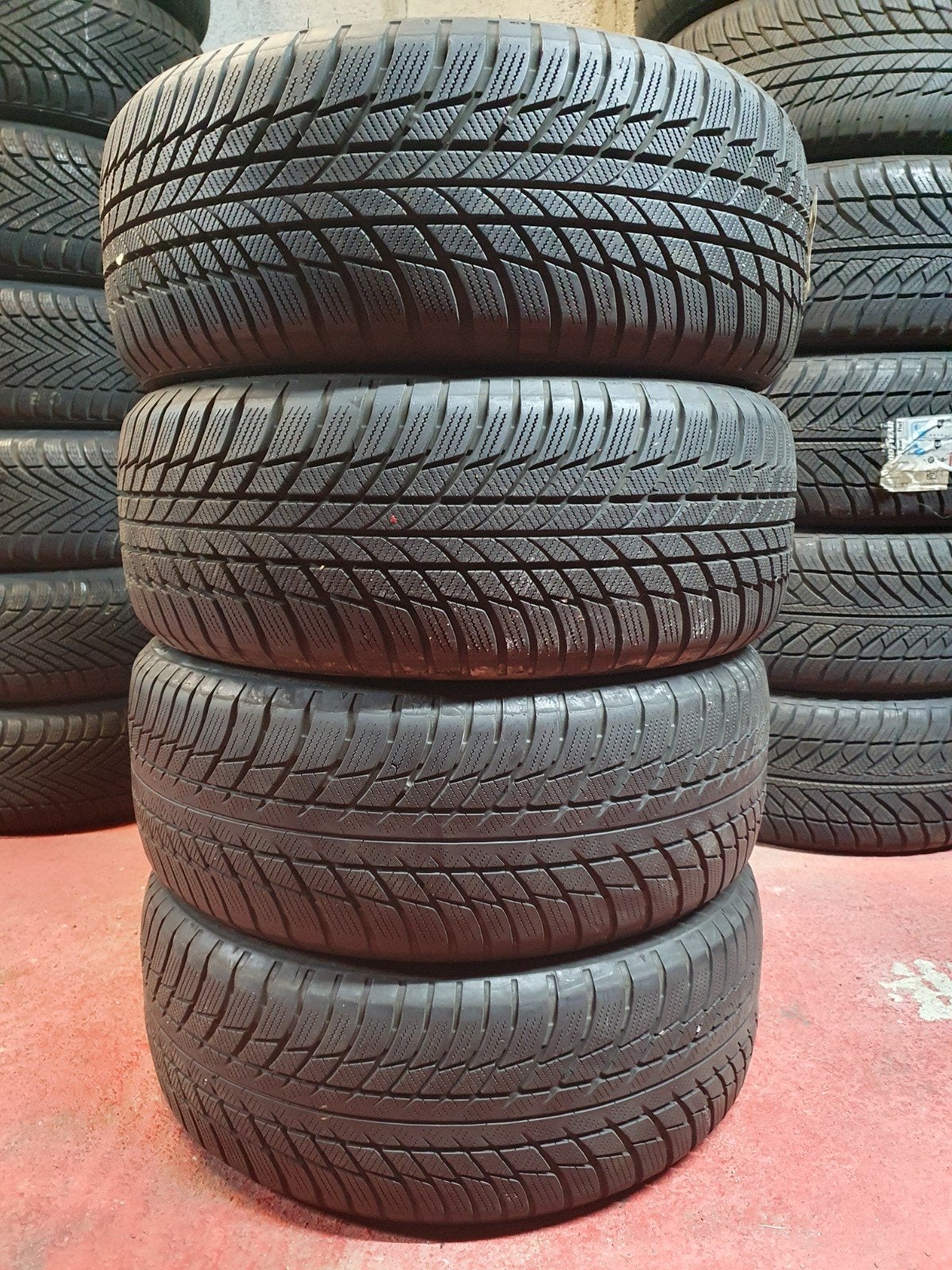 4 Bridgestone 205/55/16 sterrenbanden, Gebruikt