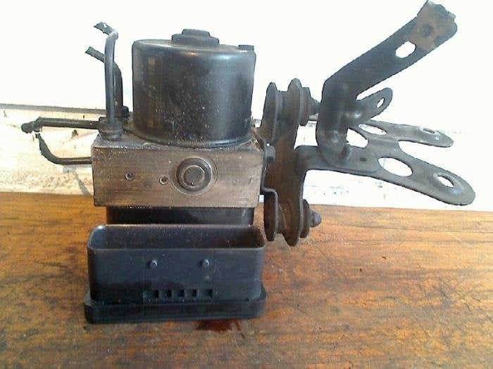 Pompe ABS d'un Volkswagen Golf, Autos : Pièces & Accessoires, Électronique & Câbles, Volkswagen, Utilisé, 3 mois de garantie, Enlèvement ou Envoi
