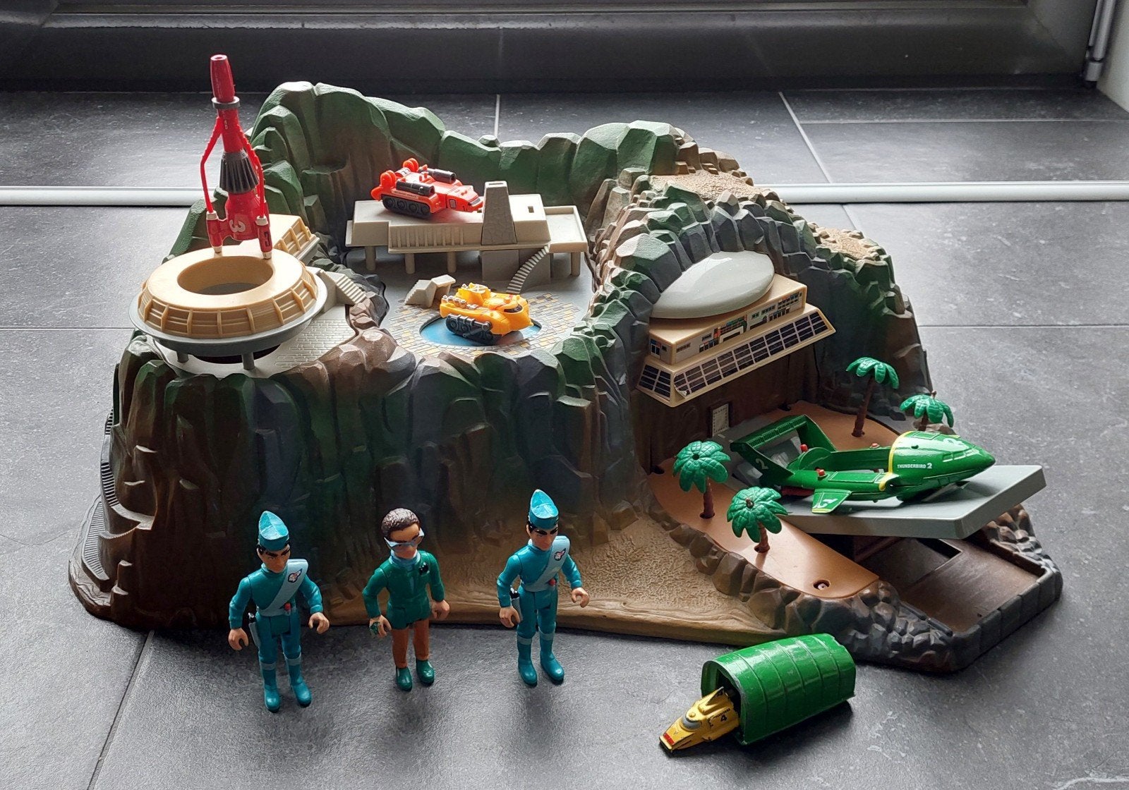 L'île Thunderbirds avec des véhicules et des poupées, Enlèvement ou Envoi, Utilisé