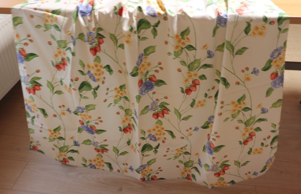 rideaux en tissu crème avec fraises, Neuf, 200 cm ou plus, Enlèvement ou Envoi, Autres matériaux