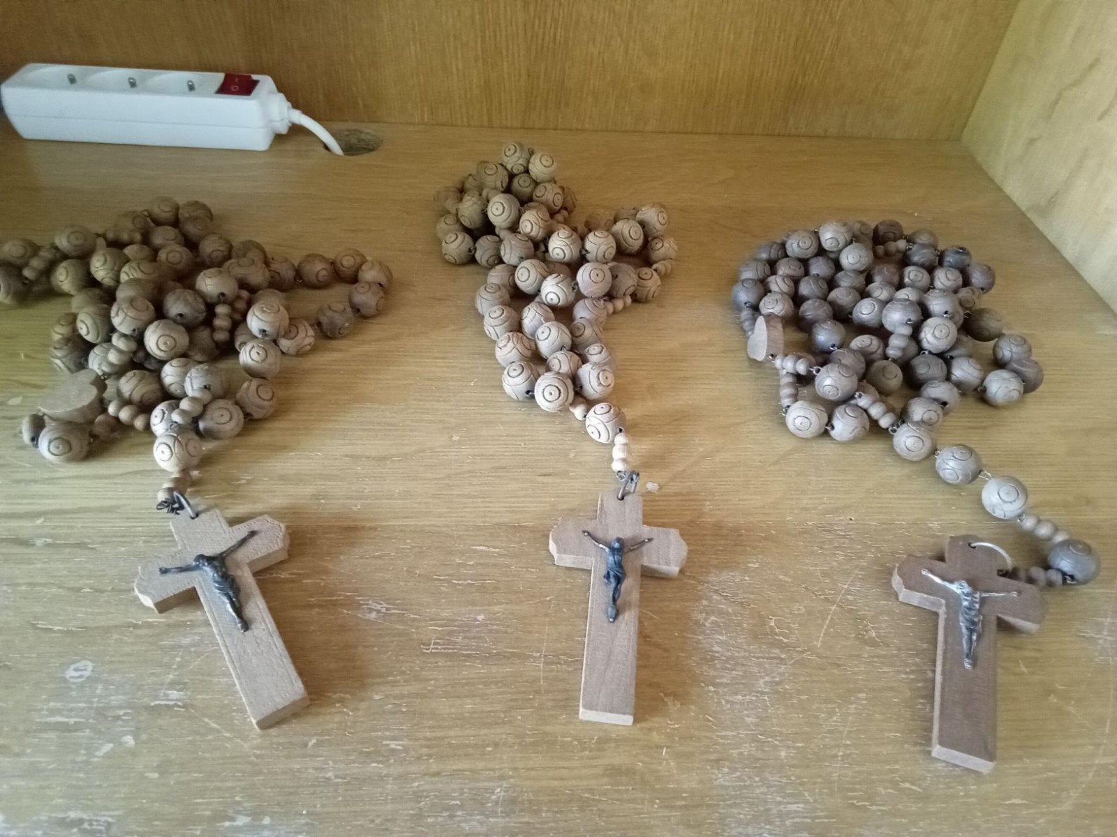 3 st paternosters groot lourdes ook per stuk verkrijgbaar, Antiek en Kunst, Antiek | Religieuze voorwerpen, Ophalen