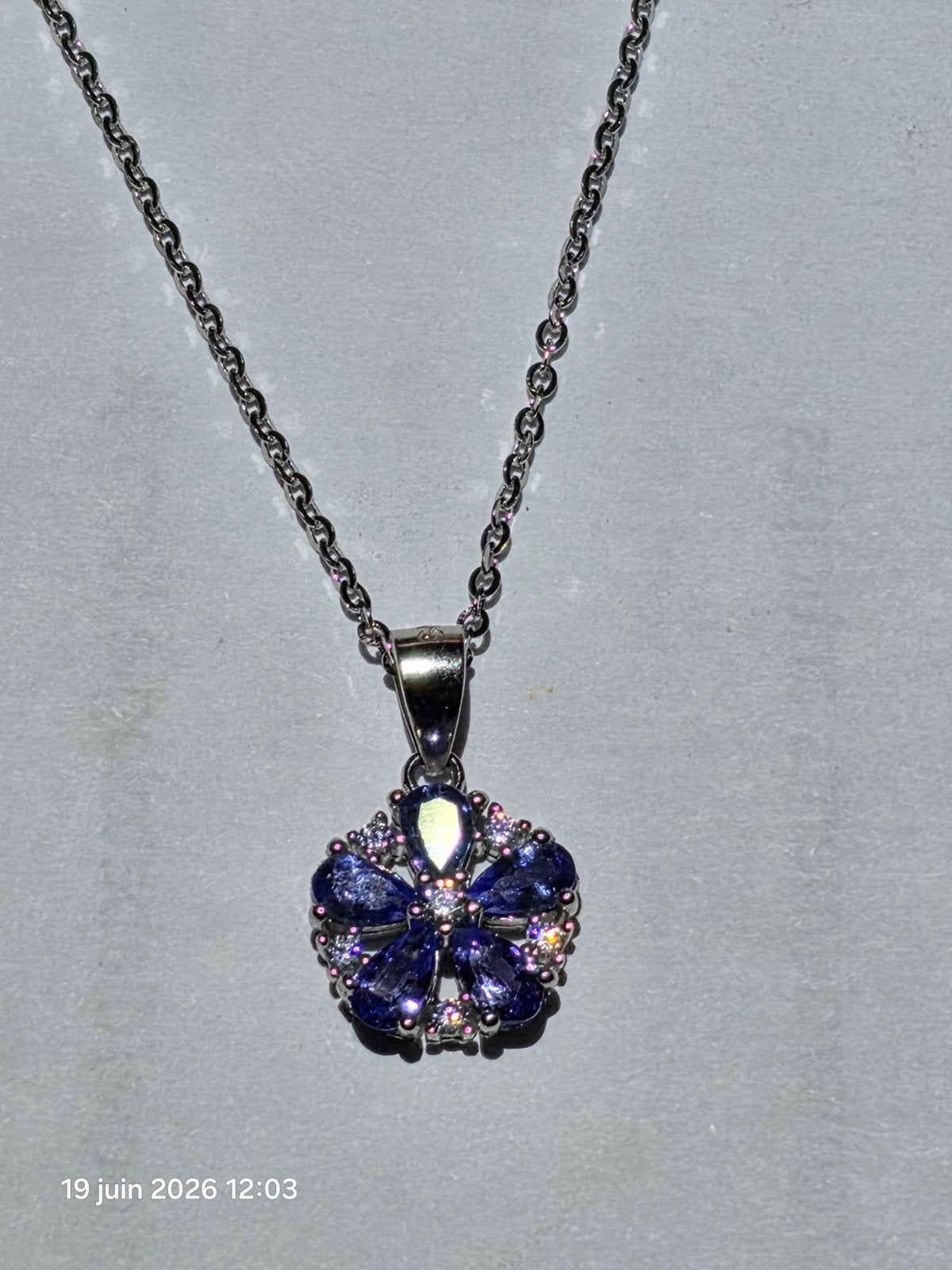 Pendentif en argent massif avec tanzanites naturelles, Neuf, Enlèvement, Avec pierre précieuse, Argent