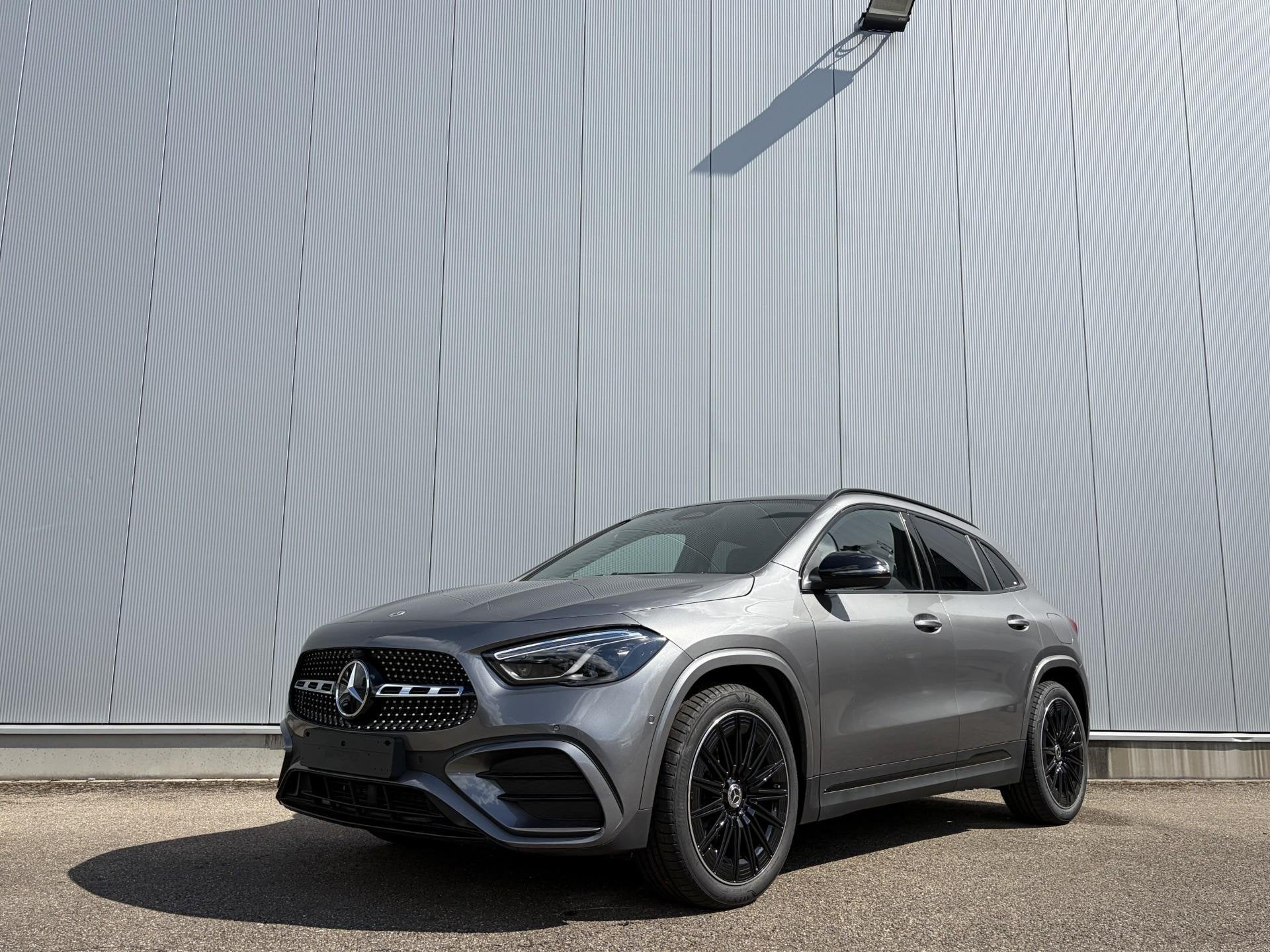 Mercedes-Benz GLA GLA 180 140 Years Edition (automatique), Autos, Achat, Entreprise, Electronic Stability Program (ESP), 5 portes