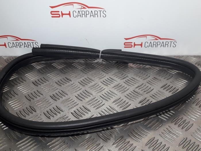 Joint caoutchouc portière 4portes arrière gauche d'un Opel, Autos : Pièces & Accessoires, -, Opel, 3 mois de garantie, Utilisé