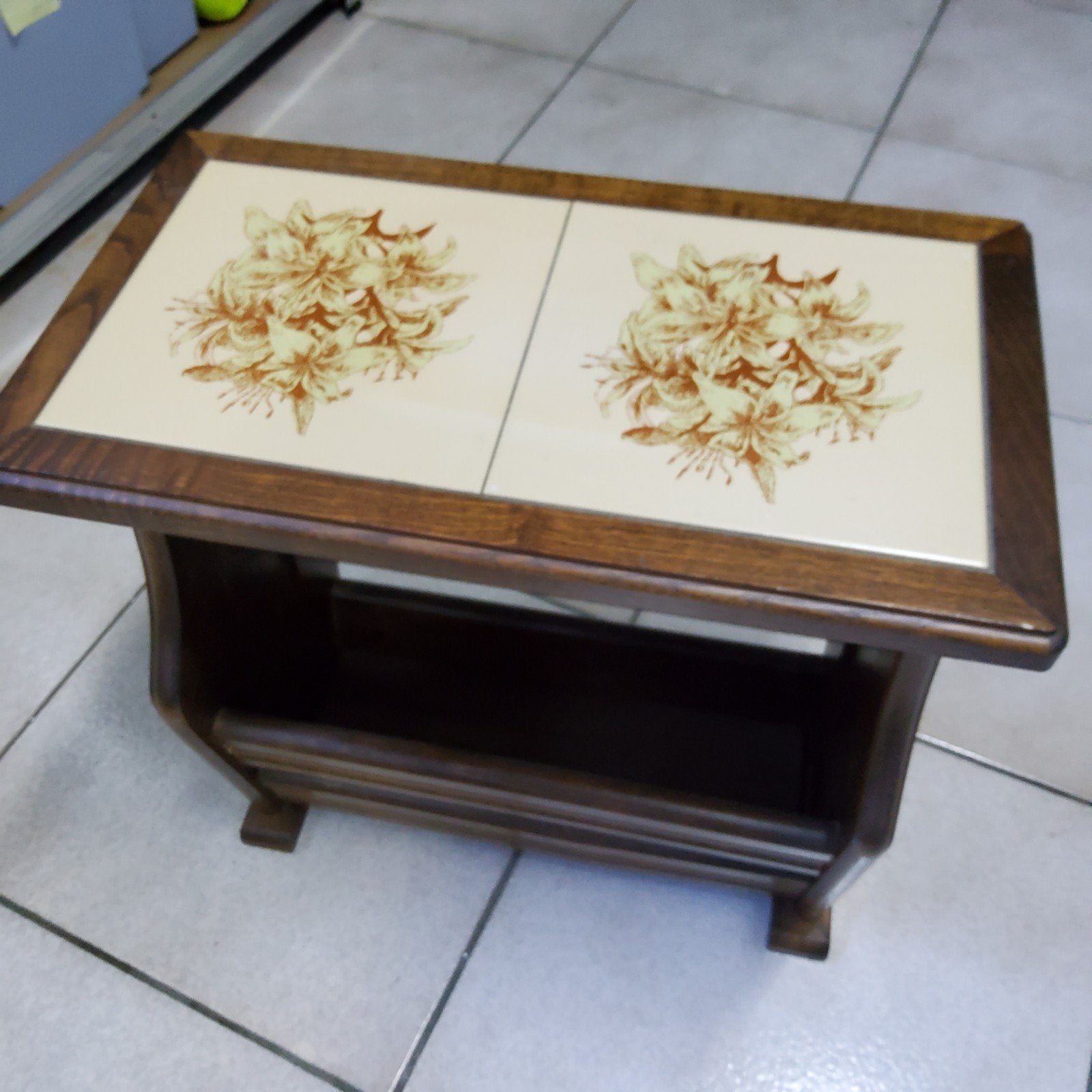 belle table d'appoint, Enlèvement