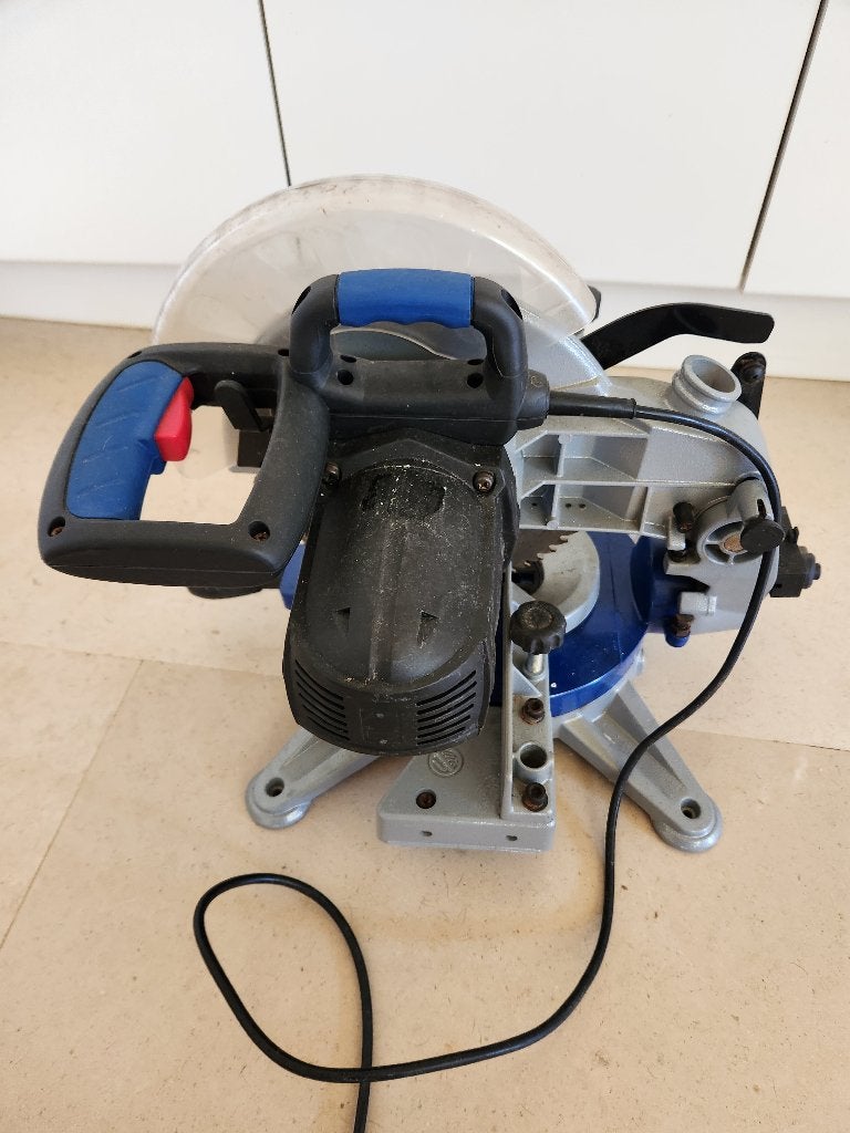Scie à onglets avec guide laser Powerplus 8135 lame 25,5 cm, Comme neuf, Enlèvement, Outillage ou Accessoires, Autres marques