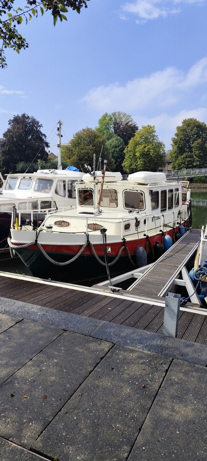 BATEAU HABITABLE ACIER 10.60m x 3.40 - Hollandais rare (6 ex, 11 m, Diesel, Comme neuf, Chauffage