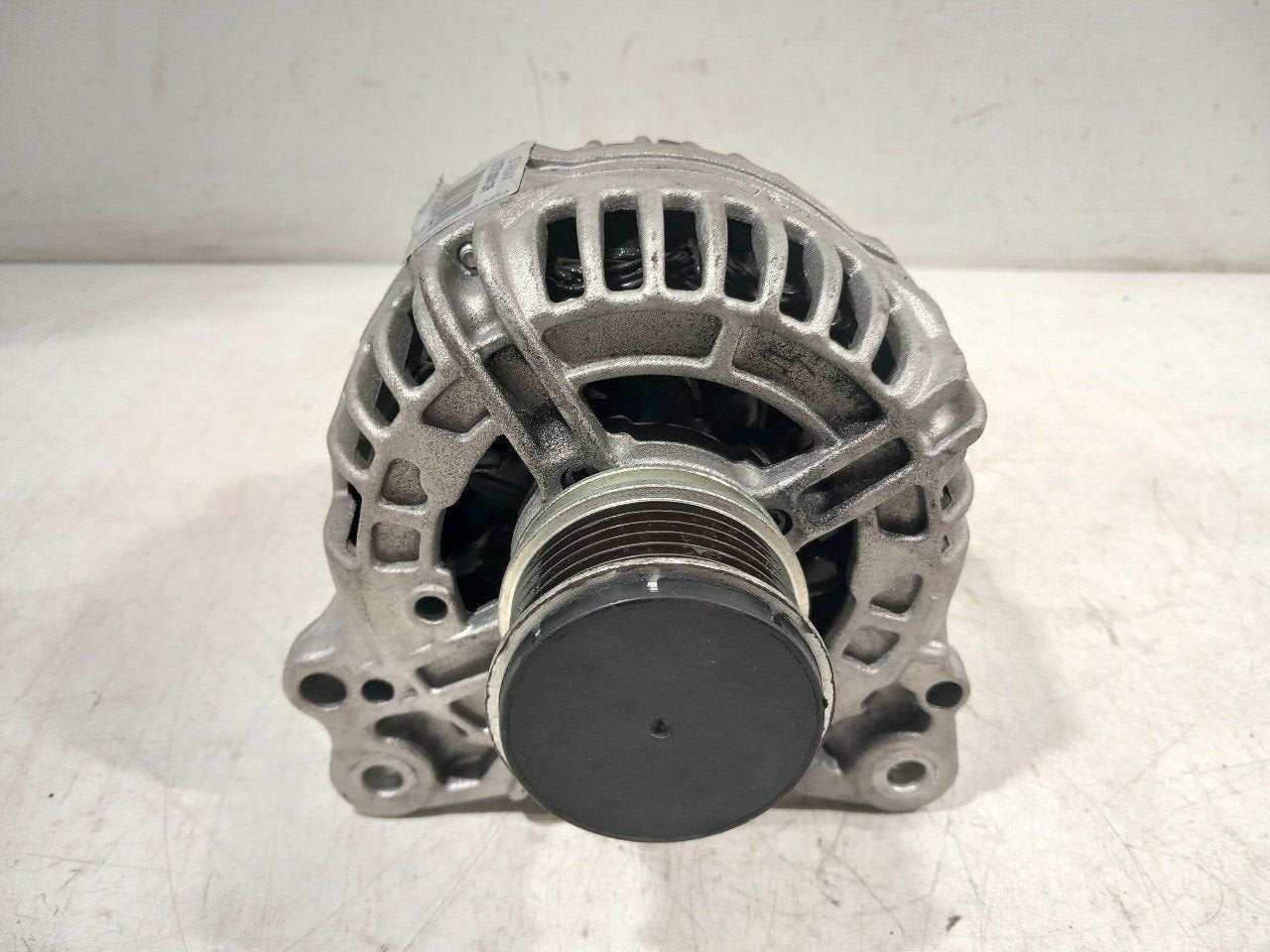 Dynamo Volkswagen Passat, Onderdelen@venauto.nl, Van der Ven Autorecycling B.V., Gebruikt, Ettenseweg 76, 4706 PB Roosendaal, The Netherlands