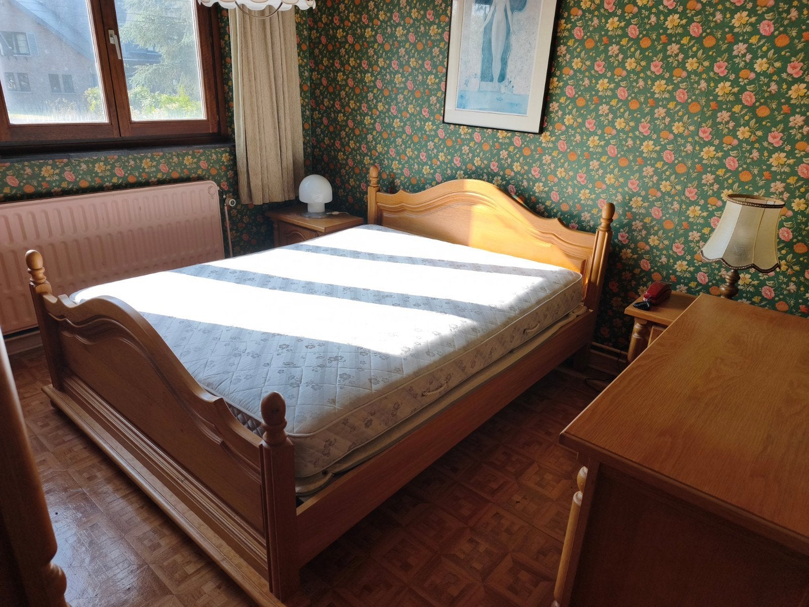 Chambre chêne clair, Enlèvement