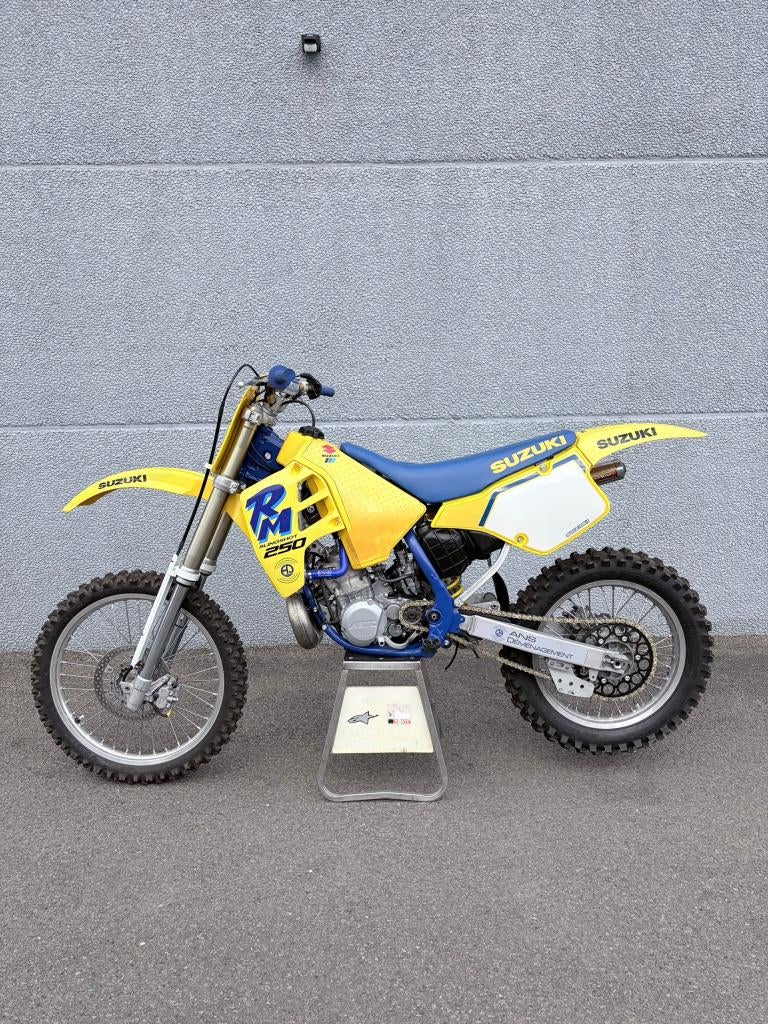 Suzuki RM250 uit het jaar 1990, Motoren, Motoren | Oldtimers, 250 cc, Crossmotor, 1 cilinder