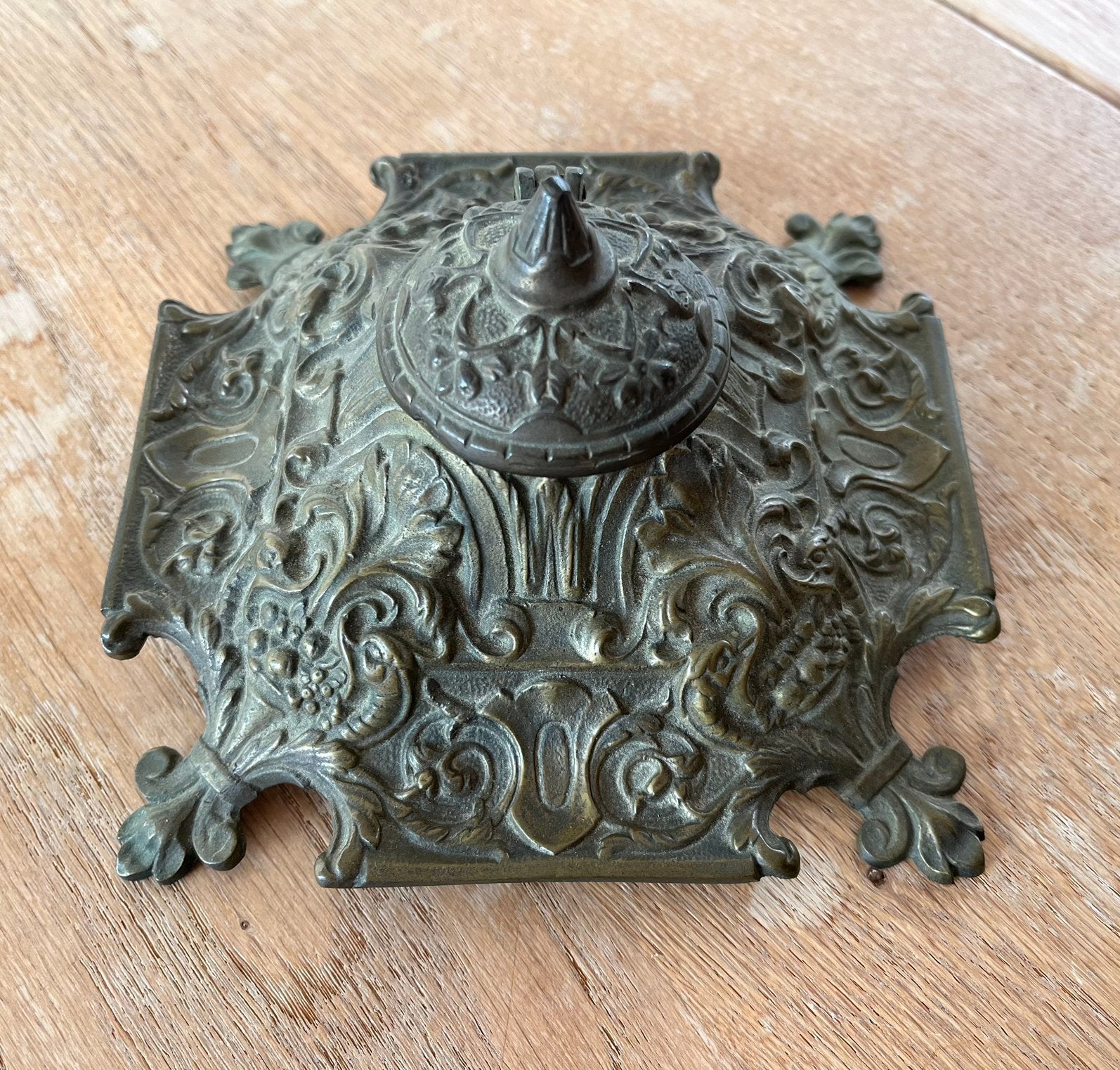 Ancien encrier bronze doré, Enlèvement, Bronze