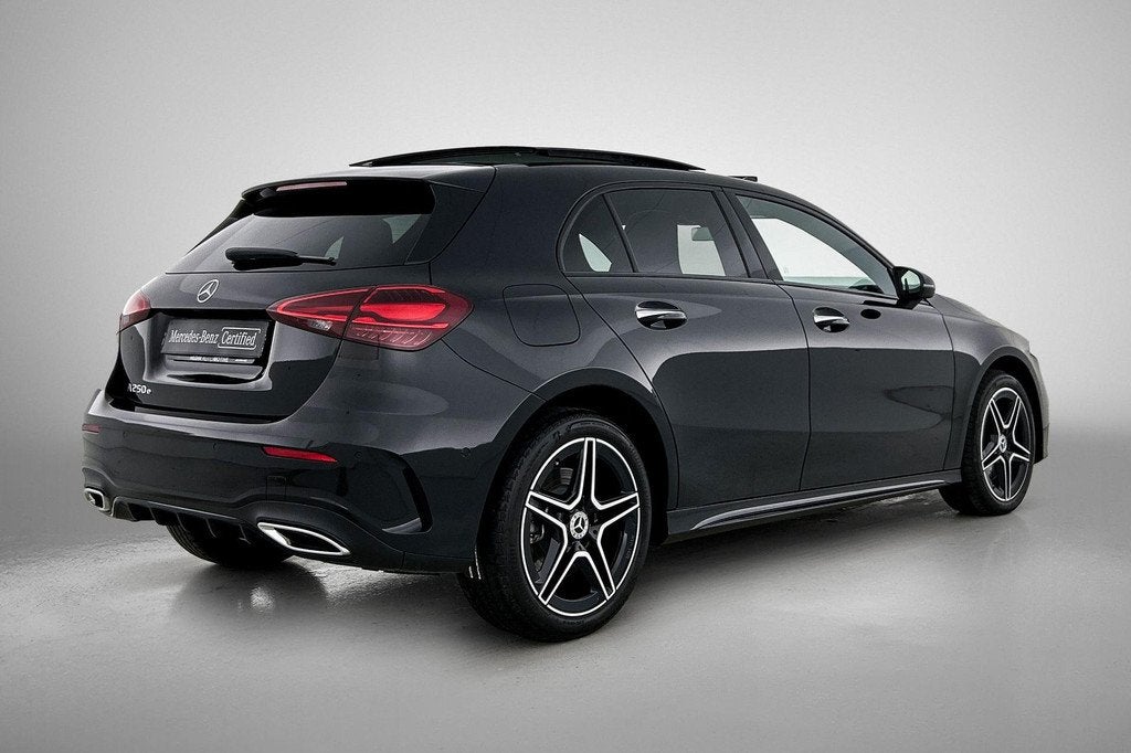 Mercedes-Benz A-Klasse 250 e Hatchback AMG Line | Panoramisc, Auto's, Stof, Gebruikt, 4 cilinders, 16 kWh