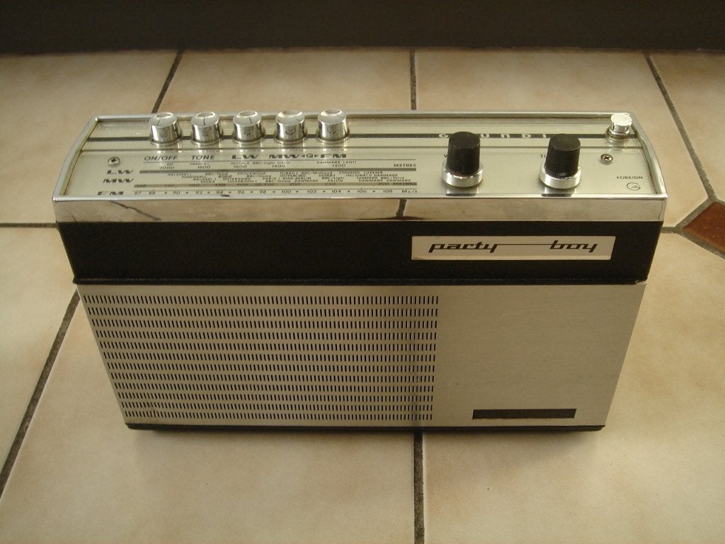 GRUNDIG PARTY BOY TELEFUNKEN BAJAZZO CR2000 GRUNDIG WALKMAN, Audio, Tv en Foto, Radio's, Ophalen, Gebruikt, Radio