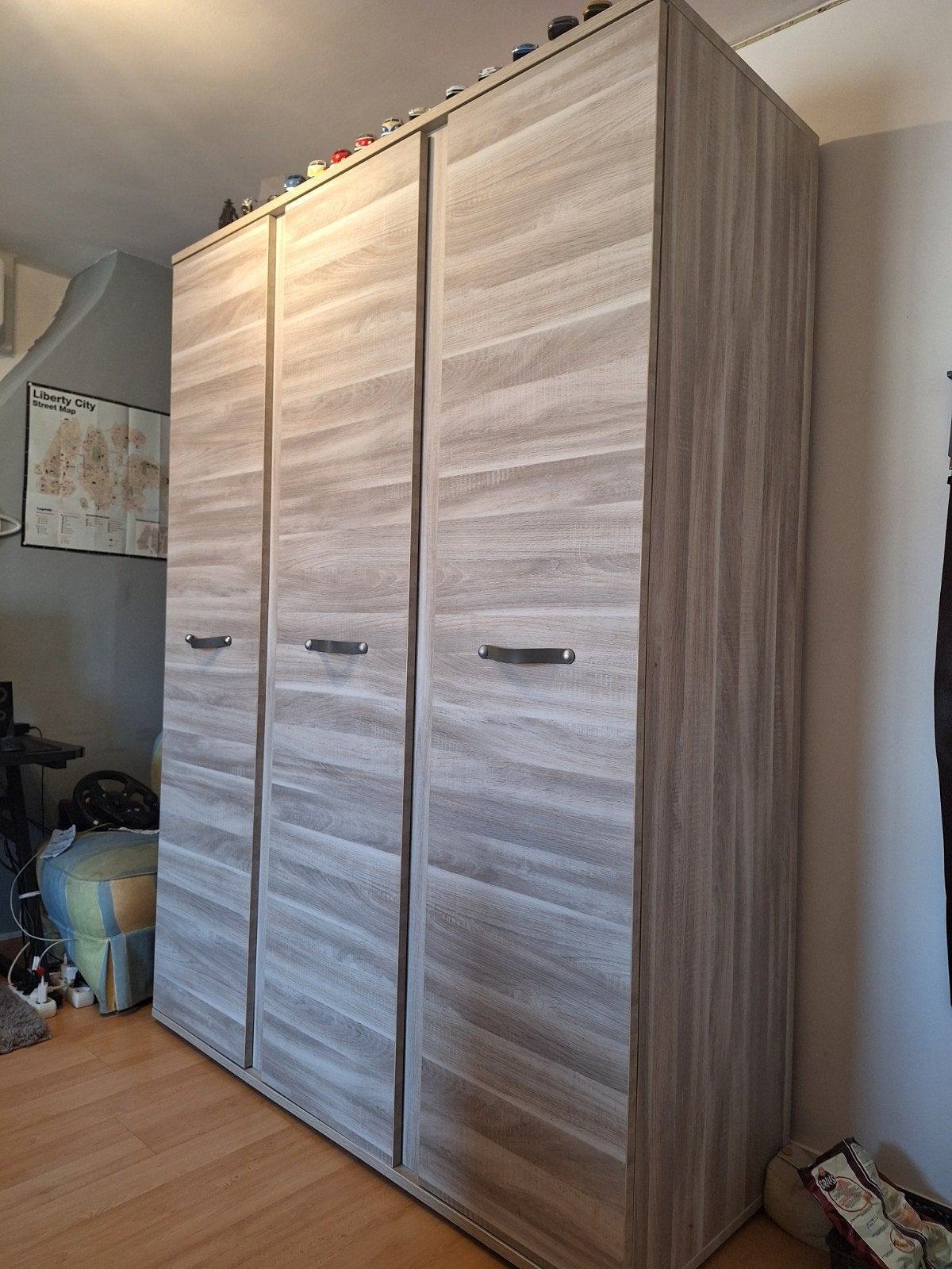 praktische kleerkast, Ophalen, Met deur(en), Gebruikt, 200 cm of meer