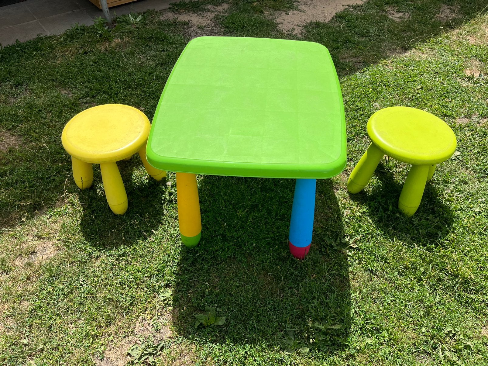 Kindertafel met 2 stoelen, Enfants & Bébés, Jouets | Extérieur | Jouets en vrac, Enlèvement, Utilisé