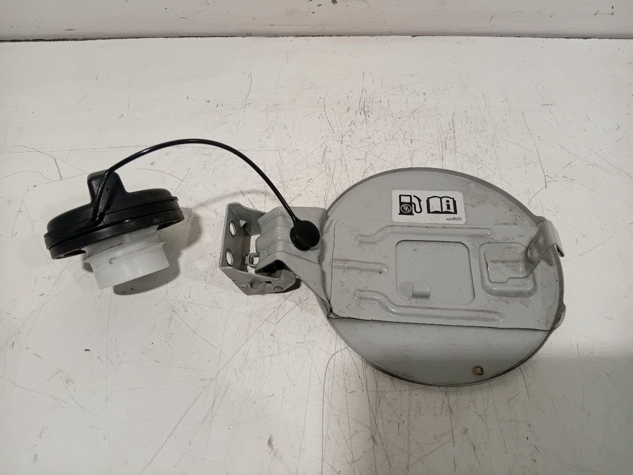 Tank klep Opel Karl, Onderdelen@venauto.nl, Van der Ven Autorecycling B.V., Ettenseweg 76, 4706 PB Roosendaal, The Netherlands