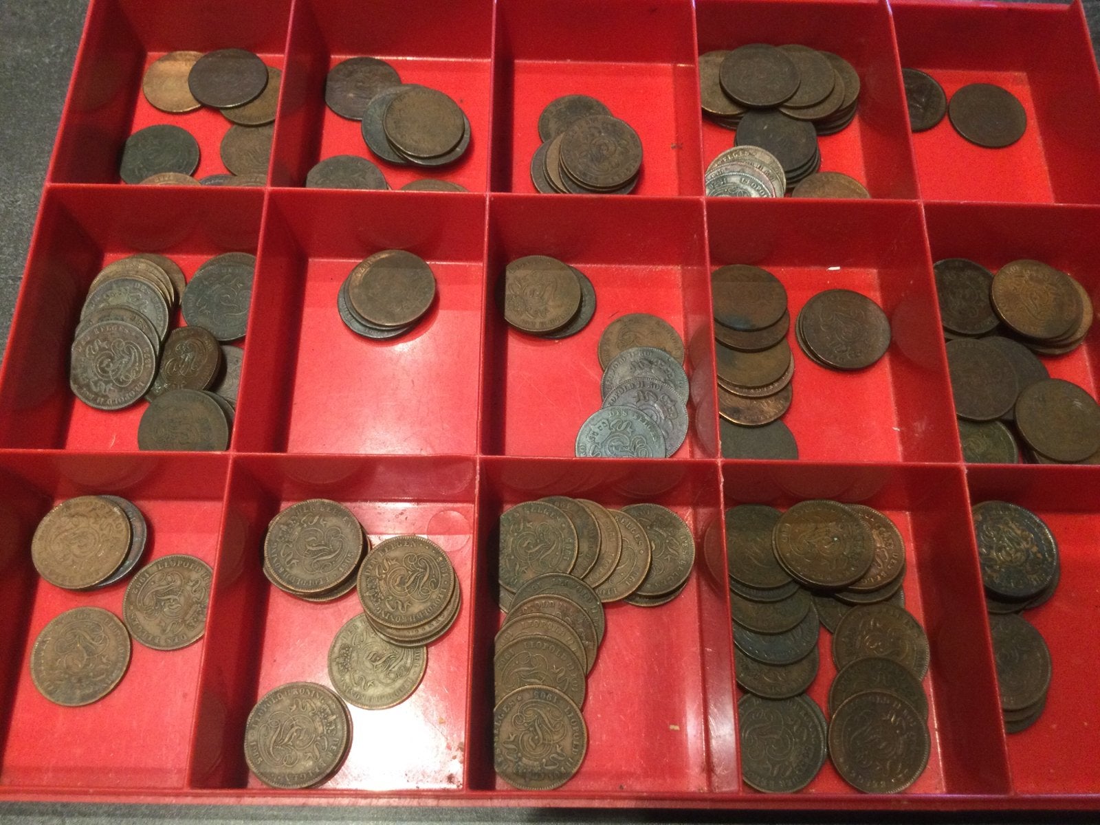 Coffret belge contenant plus de 100 x 2 centimes, Timbres & Monnaies, Monnaies | Belgique, Enlèvement ou Envoi
