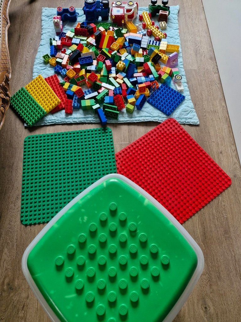 Lot duplo met bouwplaten en duplo opberg box, Kinderen en Baby's, Speelgoed | Duplo en Lego, Ophalen, Gebruikt, Duplo