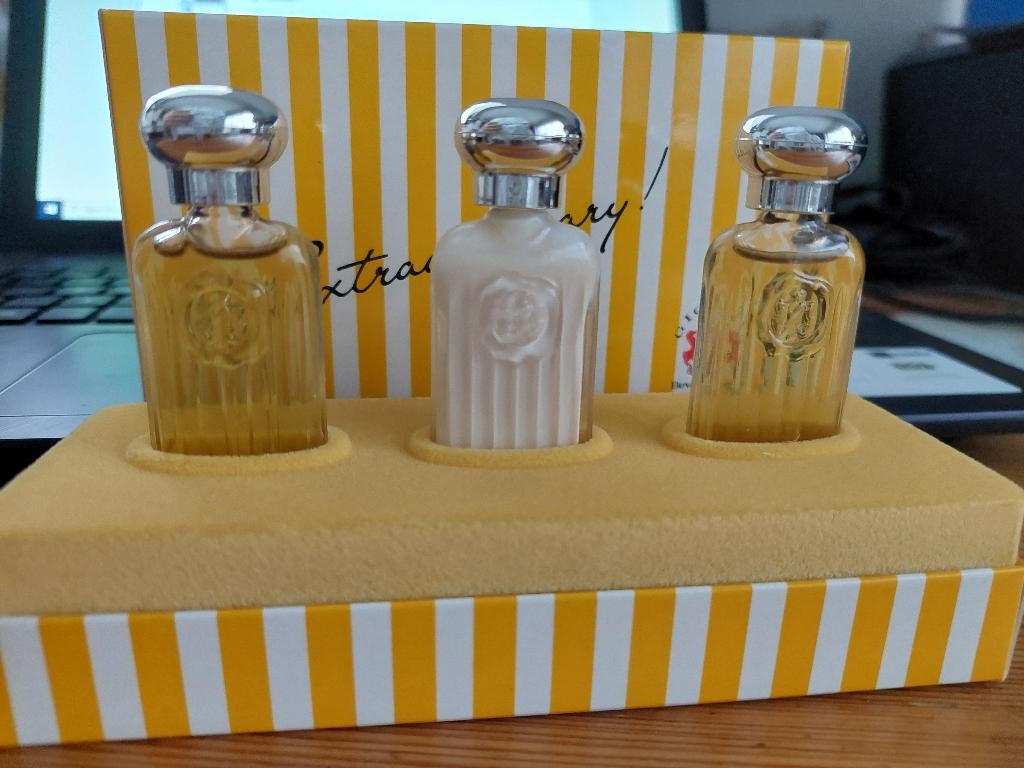 Coffret de 3 Miniatures de parfum Giorgio Beverly Hills, Enlèvement ou Envoi, Neuf, Miniature, Plein