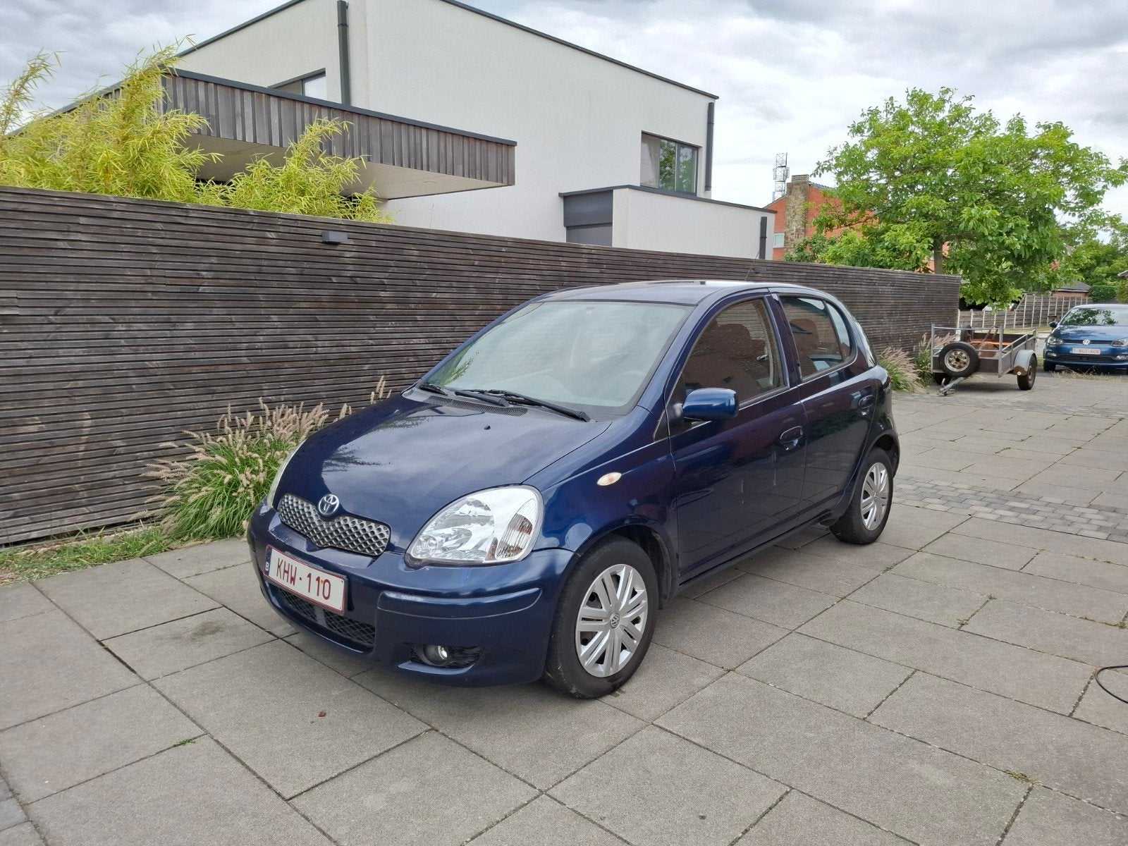 Toyota Yaris benzine automaat 2004, Auto's, Toyota, Stof, Blauw, Yaris, 64 kW