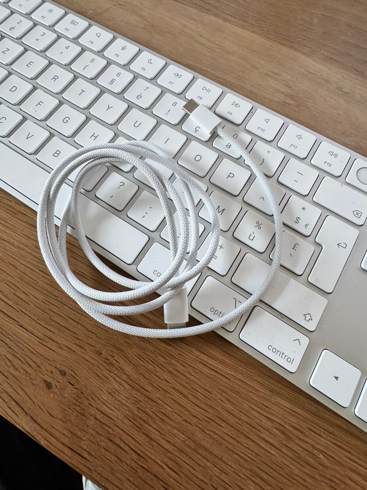 Apple-toetsenbord met vingerafdruk, Computers en Software, Ophalen of Verzenden, Zo goed als nieuw