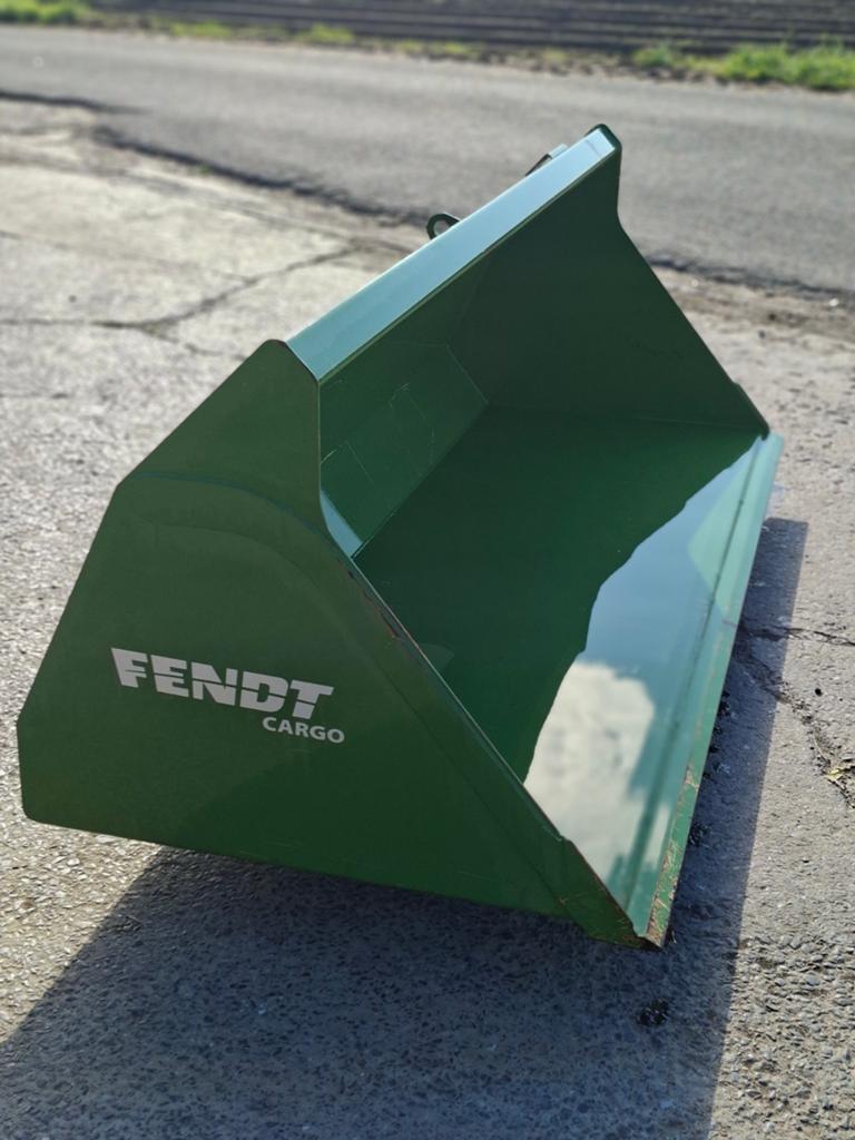 Godet à chargeur frontal Fendt 2400., Articles professionnels, Enlèvement