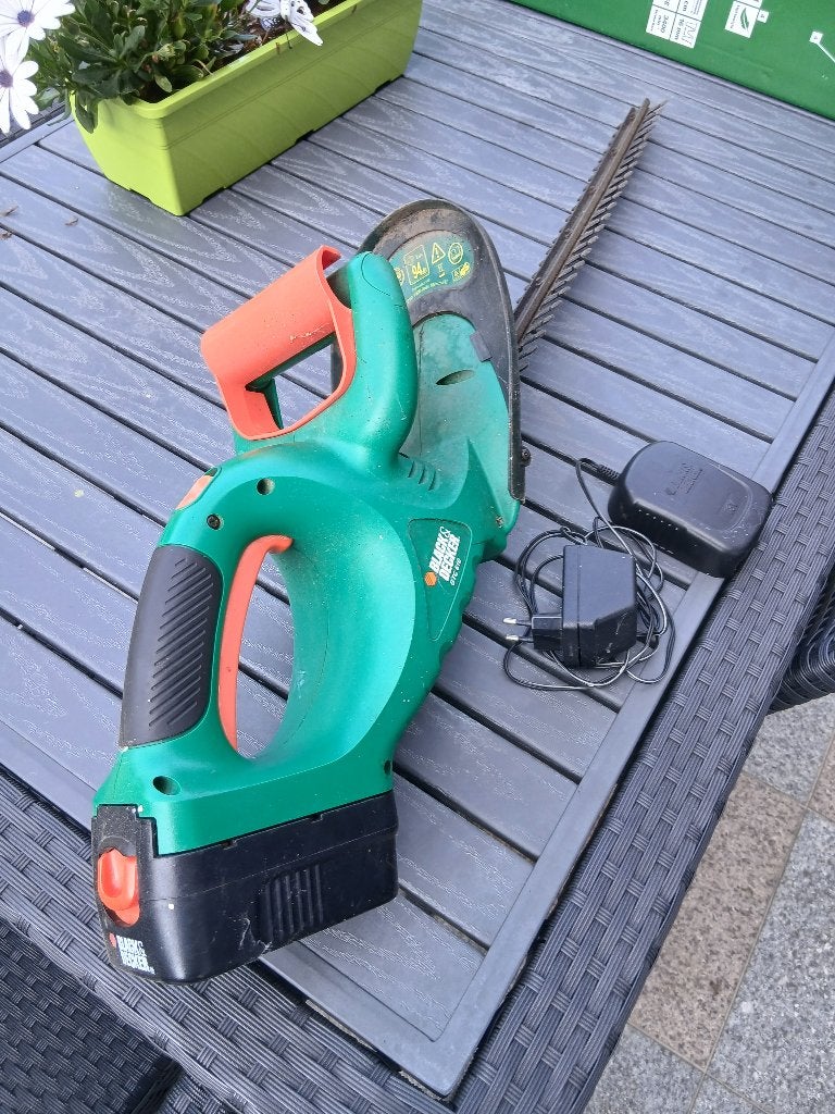 taille haie, Enlèvement, Utilisé, Batterie, Black & Decker