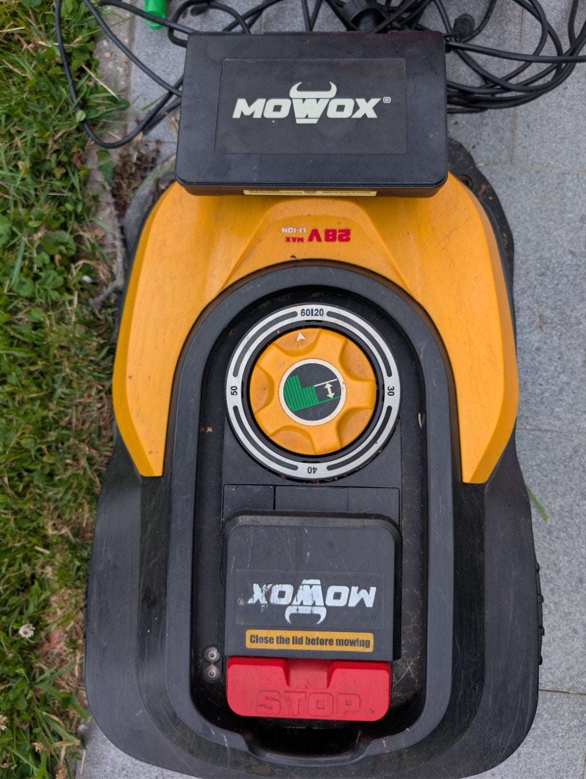 Robot tondeuse Mowox RM 1200 Li - 1200m2, Utilisé, Mowox, Avec capteur de pluie
