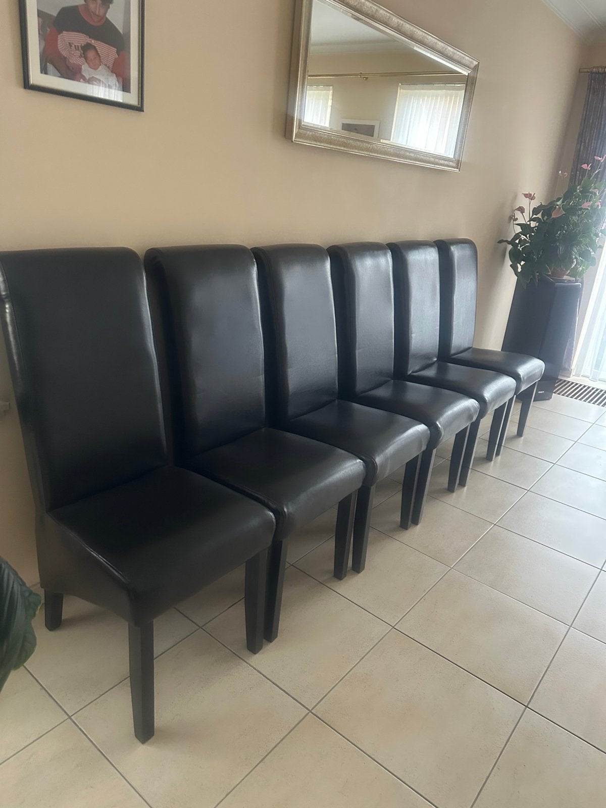 Chaises hautes en cuir comme neuves, Maison & Meubles, Comme neuf, Enlèvement, Cinq, Six Chaises ou plus, Noir