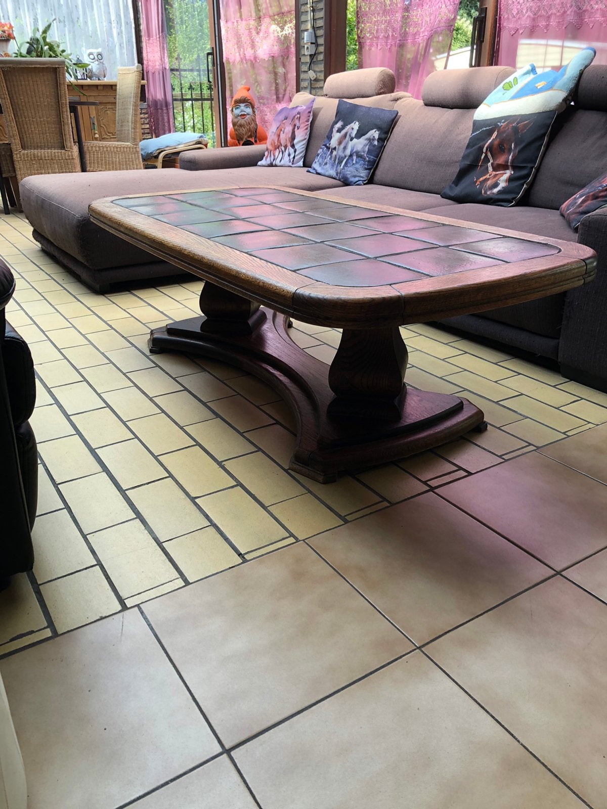 eiken salon tafel met bruine tegels. L 1m58,B75 cm, H50 cm, Huis en Inrichting, Tafels | Salontafels, 50 – 75, Gebruikt, Eikenhout