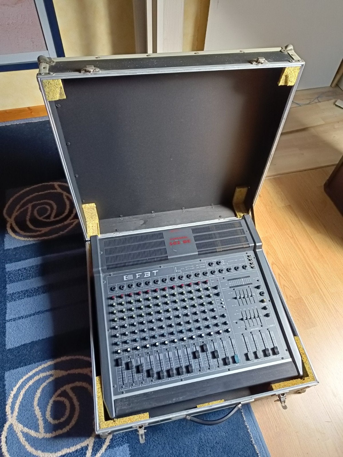 Console de mixage FBT Personal et haut parleurs 502 DE, Enlèvement, Utilisé