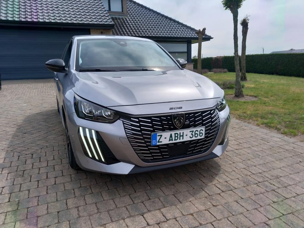 Peugeot 208 1200 Automaat Hybrid-benz. Allure, vele opties !, Auto's, Peugeot, Stof, Euro 6, 1199 cc, Bedrijf