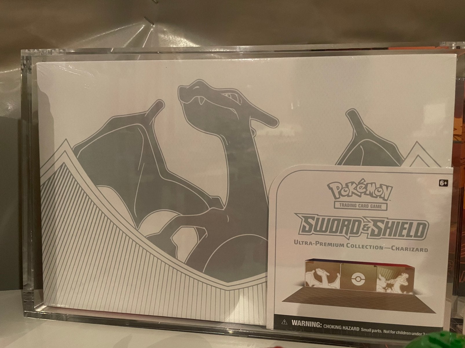Épée et bouclier Charizard, collection ultra haut de gamme, Enlèvement ou Envoi, Neuf, Booster