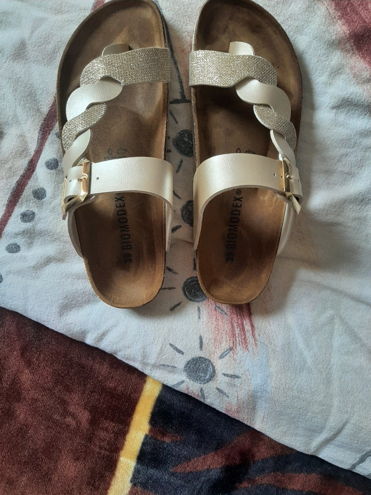 Zomer teenslippers  maat 39 leder zie fotos, Ophalen