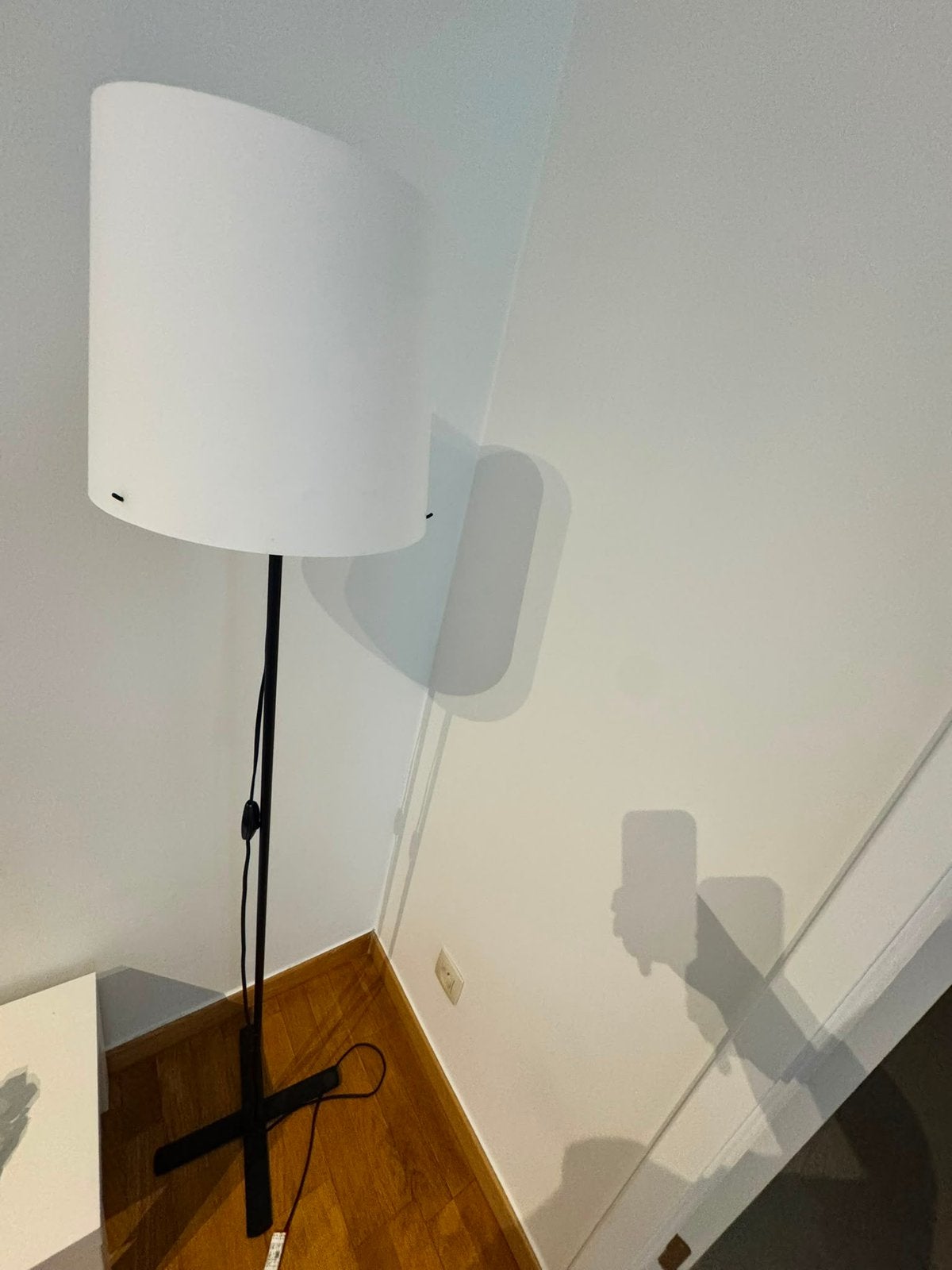 Lampe blanc et noir IKEA 150cm, Maison & Meubles, Lampes | Lampadaires, Utilisé, 150 à 200 cm, Enlèvement