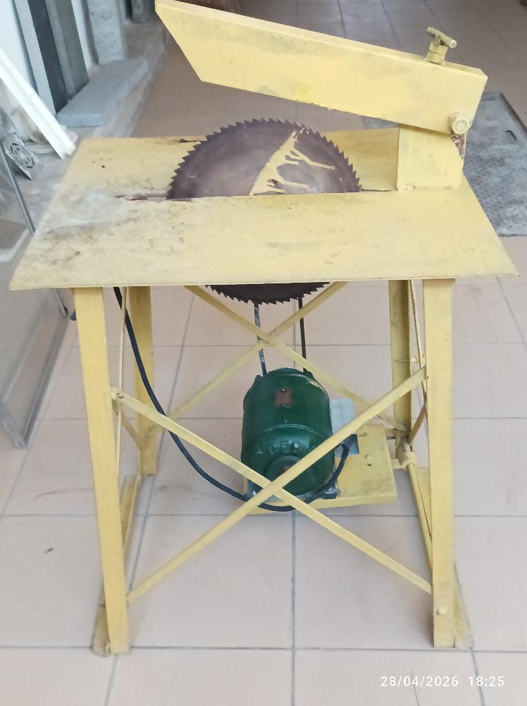ZAAGTAFEL VOOR CIRKELZAAG DRIEFASE, Ophalen, Gebruikt, Cirkelzaag