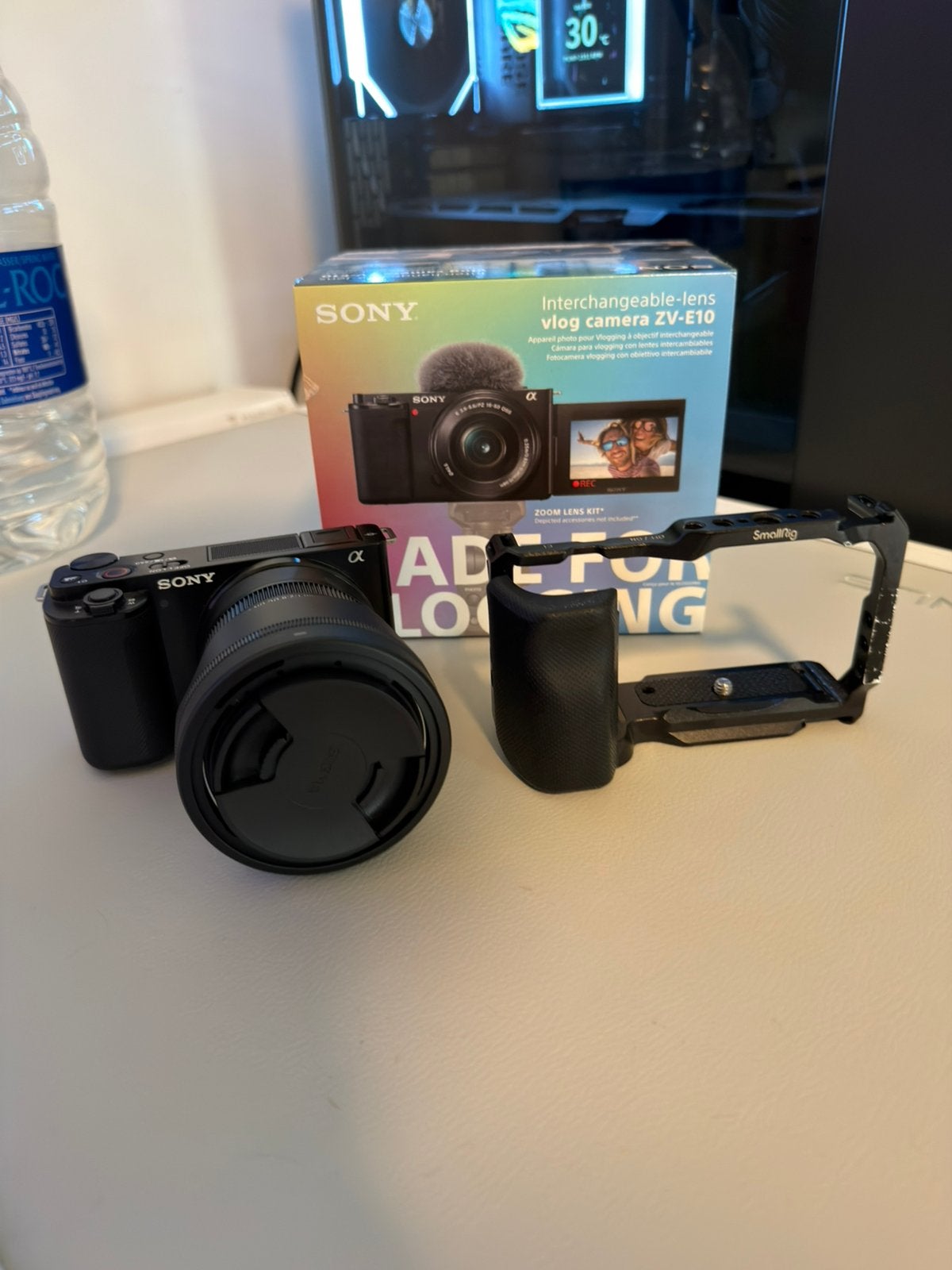 Sony ZV-E10 + Sigma 18-50mm F2.8 + SmallRig + Battery Pack, Ophalen, Zo goed als nieuw, Compact