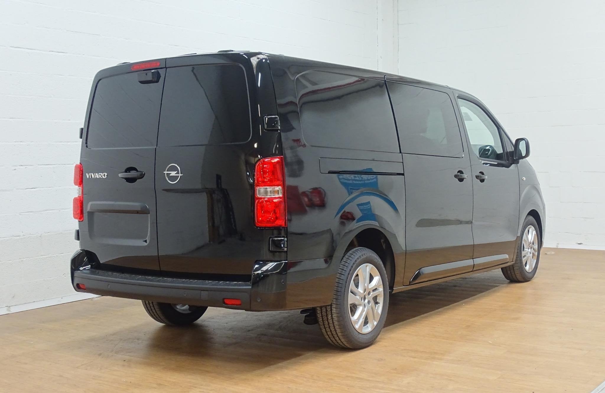 Opel Vivaro 2.2 Turbo 180 S/S AT8 DC L3H1 + leder, Auto's, 4 deurs, Stof, Zwart, 4 cilinders
