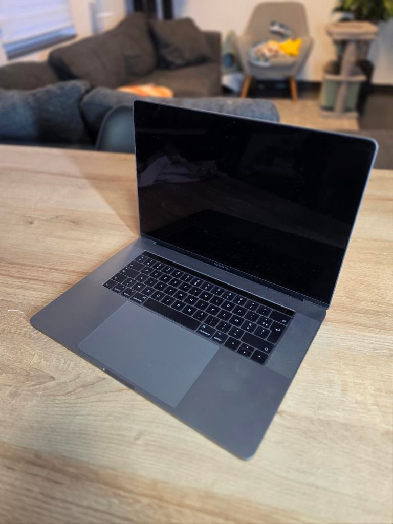 Macbook Pro (2016, 15 inch, 2,7 GHz i7 16GB), Computers en Software, Apple Macbooks, Ophalen, Zo goed als nieuw, 15 inch, MacBook