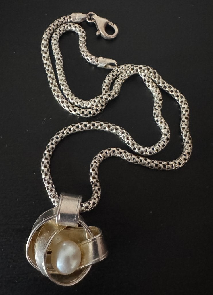 Pendentif et Chaine en Argent Massif et Perle de Culture, Bijoux, Sacs & Beauté, Bijoux anciens, Pendentif, Argent, Enlèvement ou Envoi