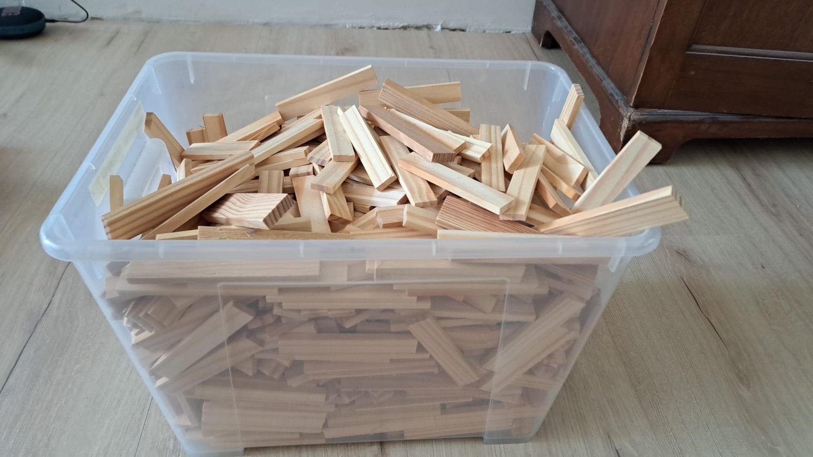 Houten blokjes zoals kapla. Grote box vol, Ophalen of Verzenden, Bouwen