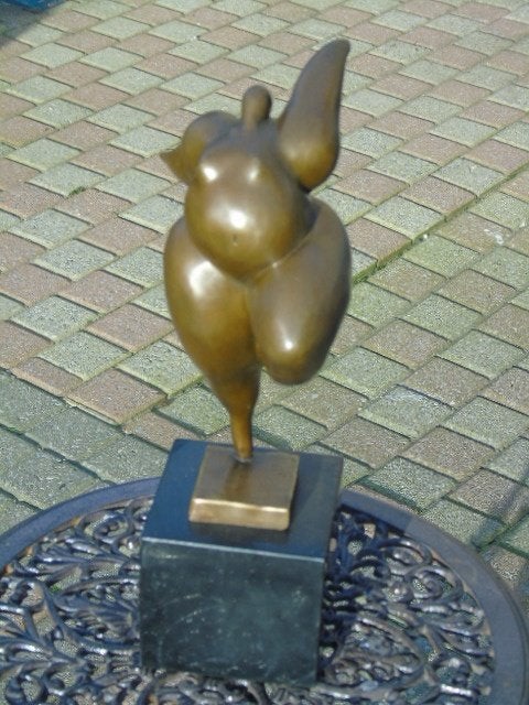 grosse femme en bronze signé , MILO, Enlèvement ou Envoi, Bronze
