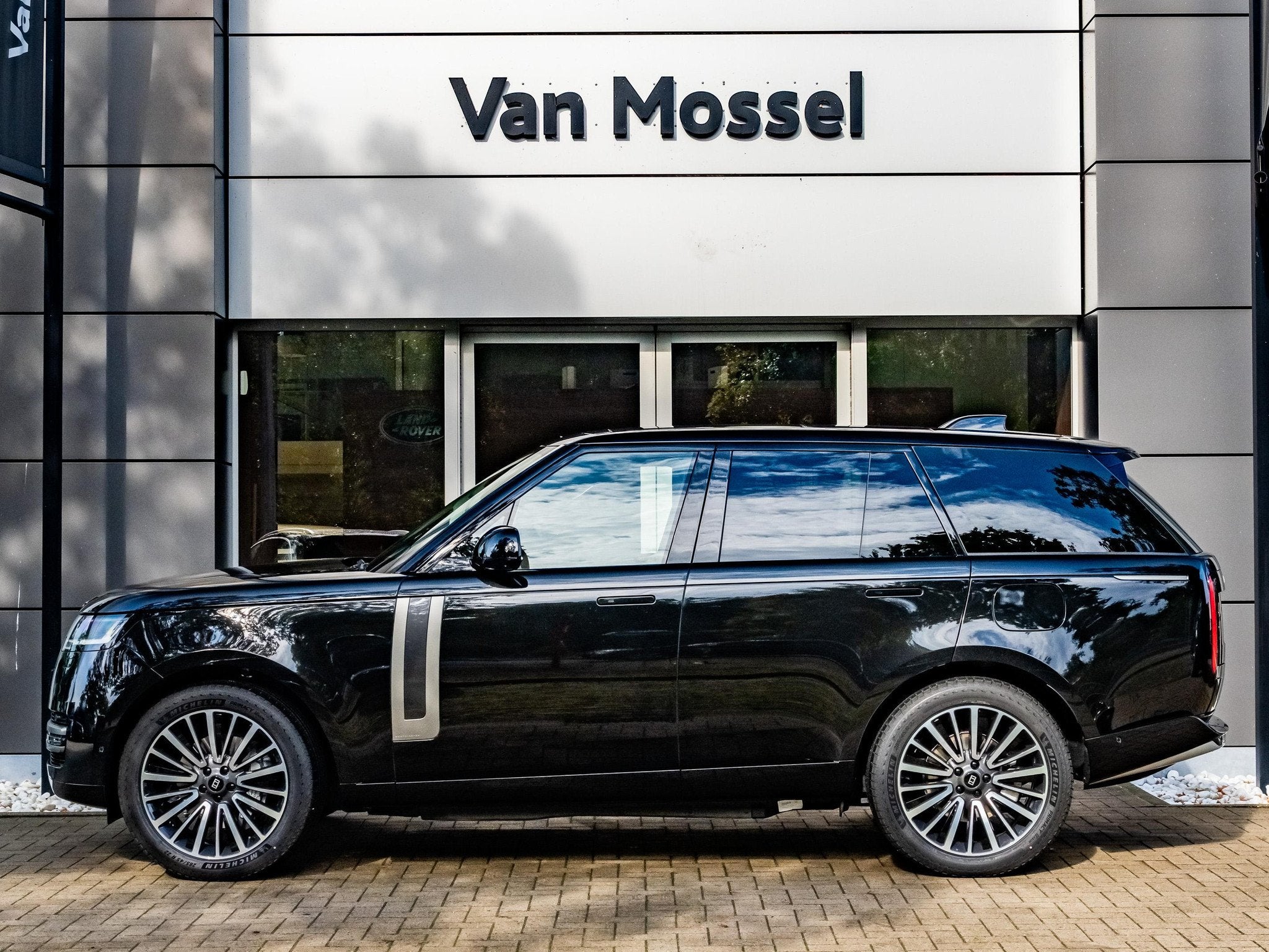 Land Rover Range Rover SWB P460e Westminster AWD Auto. 27MY, Autos, 460 ch, Entreprise, 3000 kg, 5 portes