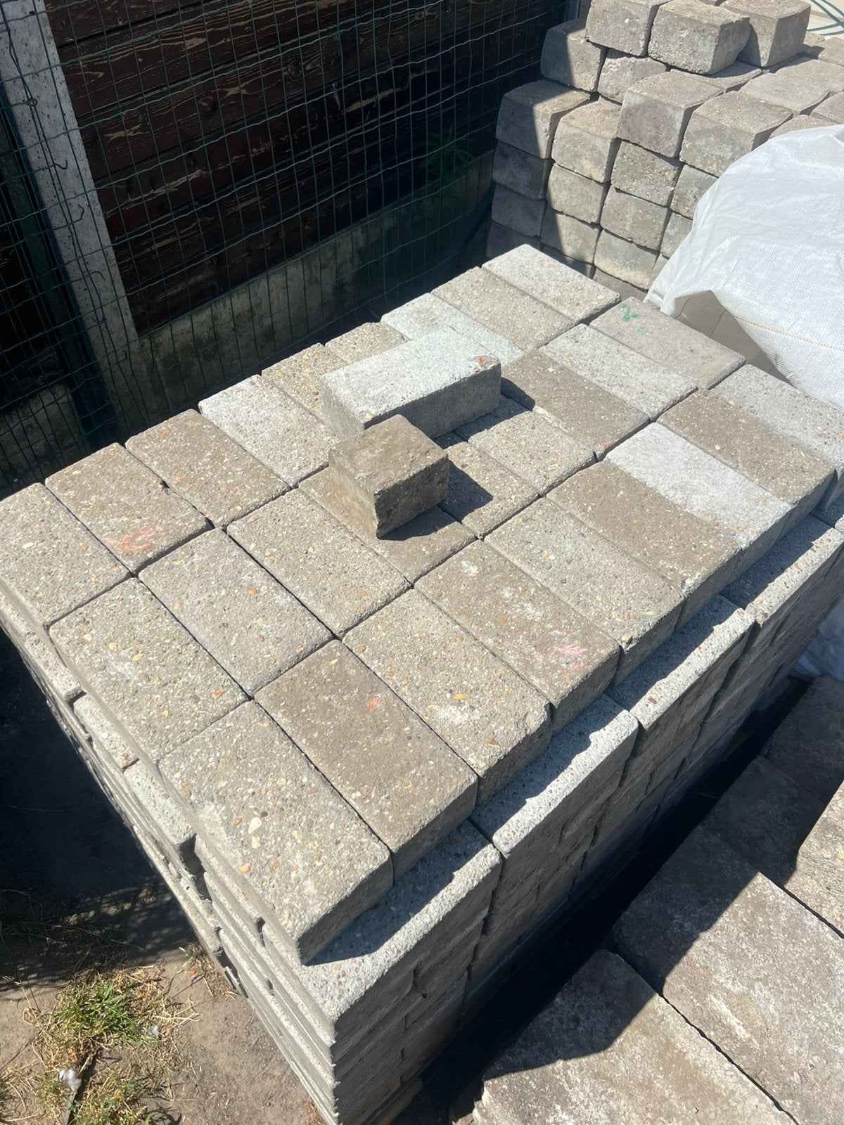 Betonklinkers, Tuin en Terras, Ophalen, Zo goed als nieuw, Klinkers