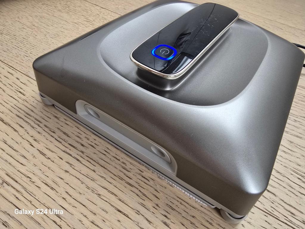 Robot lave vitre toute surface plate