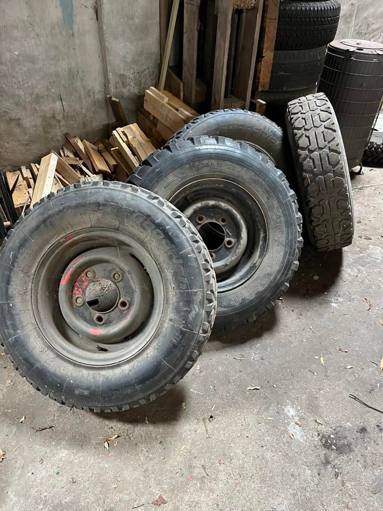 Land rover defender geklonken velgen 4 stuks van militaire, Ophalen