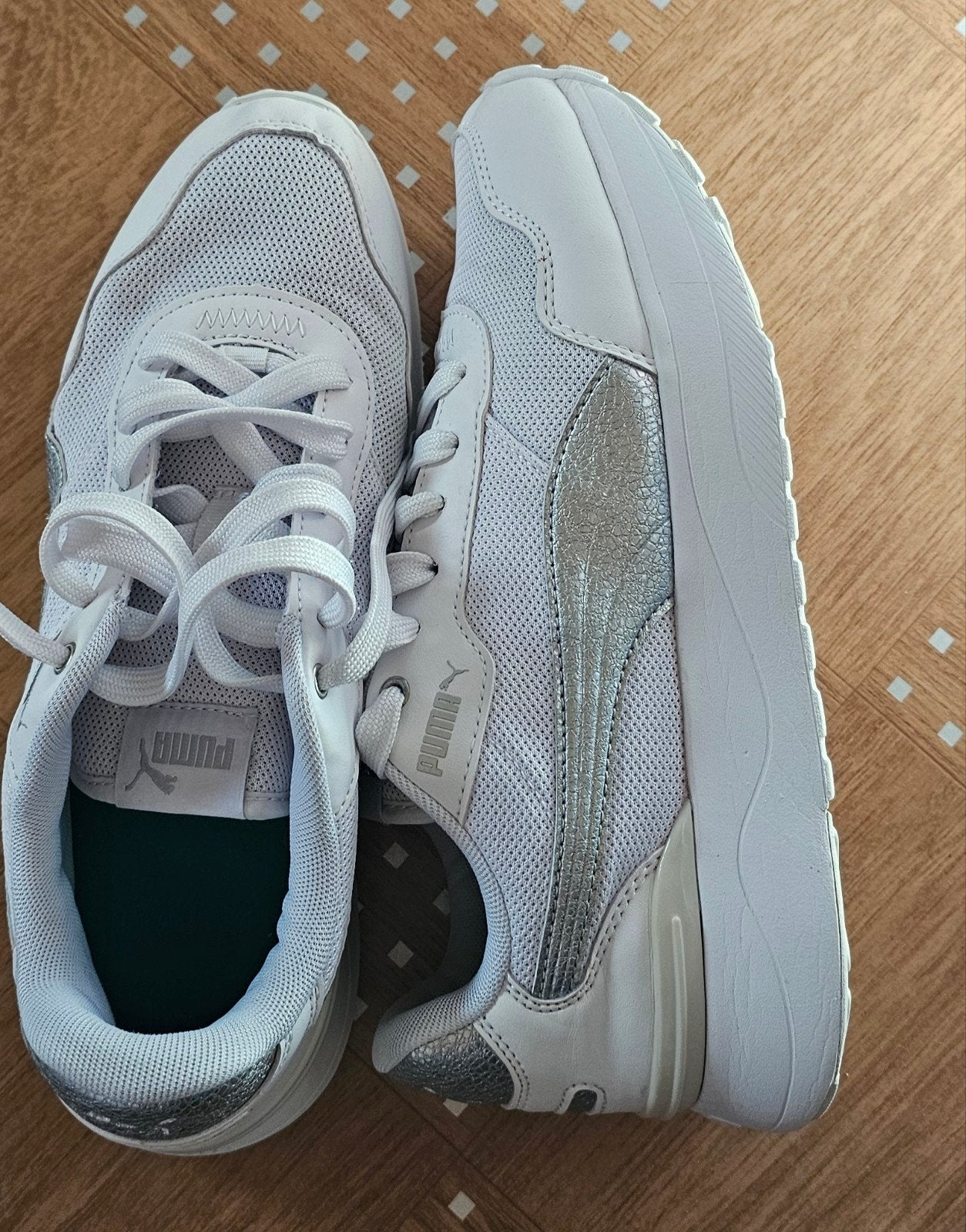Sneakers Puma 39 avec dentelle et esprit, Adidas, Enlèvement ou Envoi, Chaussures de course à pied, Comme neuf