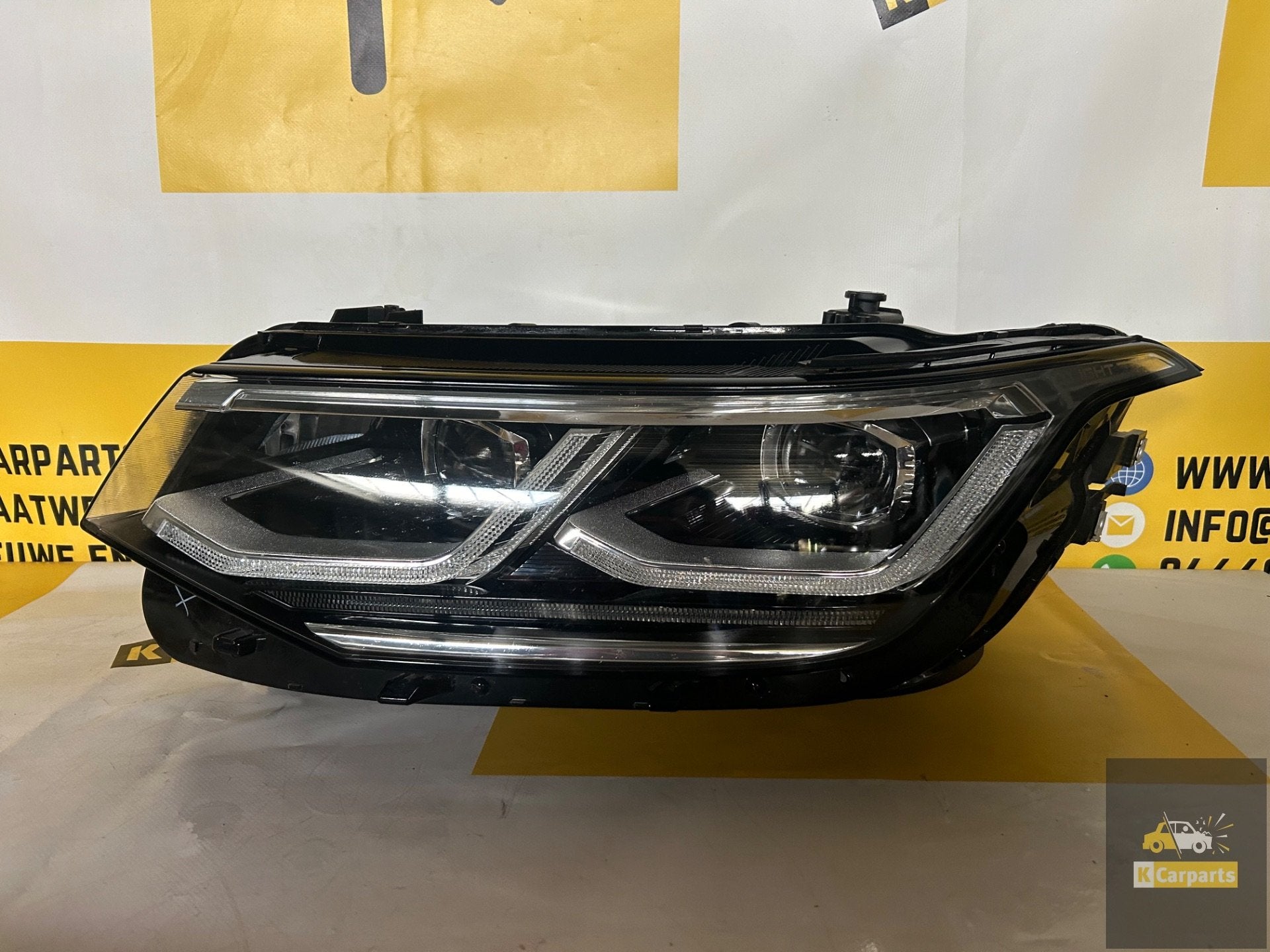 Volkswagen Tiguan 5NN IQ licht Links voor 5nn941082H, Info@fabrikant.eu, Fabrikant BV, Gebruikt, Fabrikantstraat 1
1000 AA  Amsterdam, NL