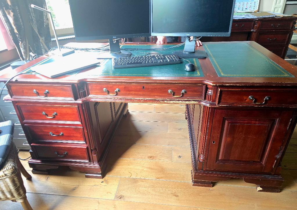 Klassiek Engels Chesterfield Bureau, Ophalen